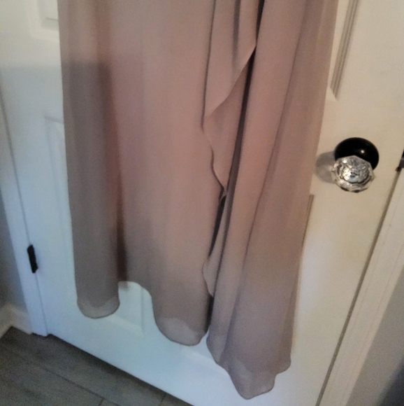 LE BOS Elegant Lace Overlay Gown - Picture 6 of 7